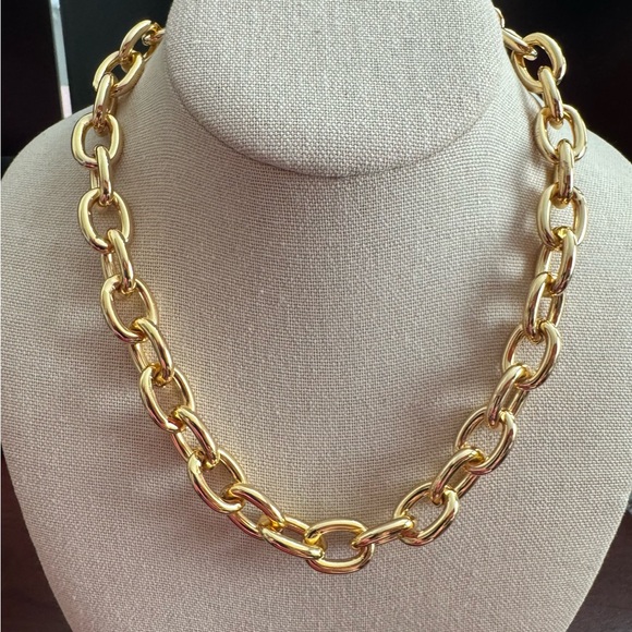 Bright Bold Gold Chain Necklace - Picture 7 of 7
